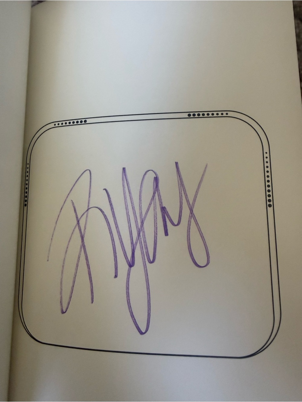 Signed copy of Onyx storm by Rebecca Yarros - Picture 4 of 7